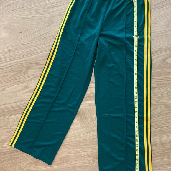 NWT Adidas Originals Adicolor Firebird Loose Track Pants - Picture 4 of 5